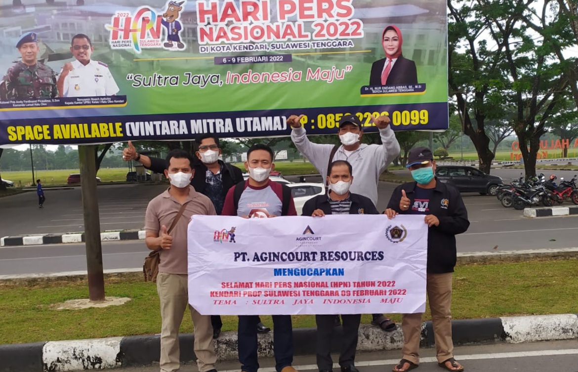 Ketua PWI Tapsel-Sidempuan Sukri Falah Harahap bersama rombongan tiba di Bandara Halouleo, Kendari, pada Senin, (7/2) kamarin.