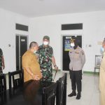 Kapolres Padang Sidempuan AKBP Juliani Prihartini bersama Dandim 0212/Tapsel Letkol Inf. Rooy Chandra Sihombing tampak sedang berbincang dengan Sekretaris Satgas Covid-19 Sidempuan.