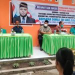 Dimas Tri Adji ( tiga dari kiri) ketika melakukan Perda No 1 Tahun 2019 Provinsi Sumatera Utara tentang Narkotika Psikotropika dan Zat Adiktif lainnya di Desa Bintang Bayu,Jumat (11/2/2022).