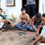Beberapa pelaku penyalahguna narkoba yang berhasil diringkus petugas dalam operasi operasi antik Toba di Dusun I Desa Nagur.
