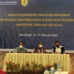 Bupati Sergai Darma Wijaya memberikan sambutan dalam Rakor Finalisasi Roadmap (Peta Jalan) TP2DD di The Hill Hotel and Resort Sibolangit, Kabupaten Deli Serdang, Rabu (16/2/2022).