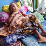 Rismalena (33) warga Dusun 13 Meteran Desa Firdaus Kecamatan Sei Rampah,hanya bisa terbaring karena penyakit yang dideritanya sembari menanti bantuan dari pemerintah.