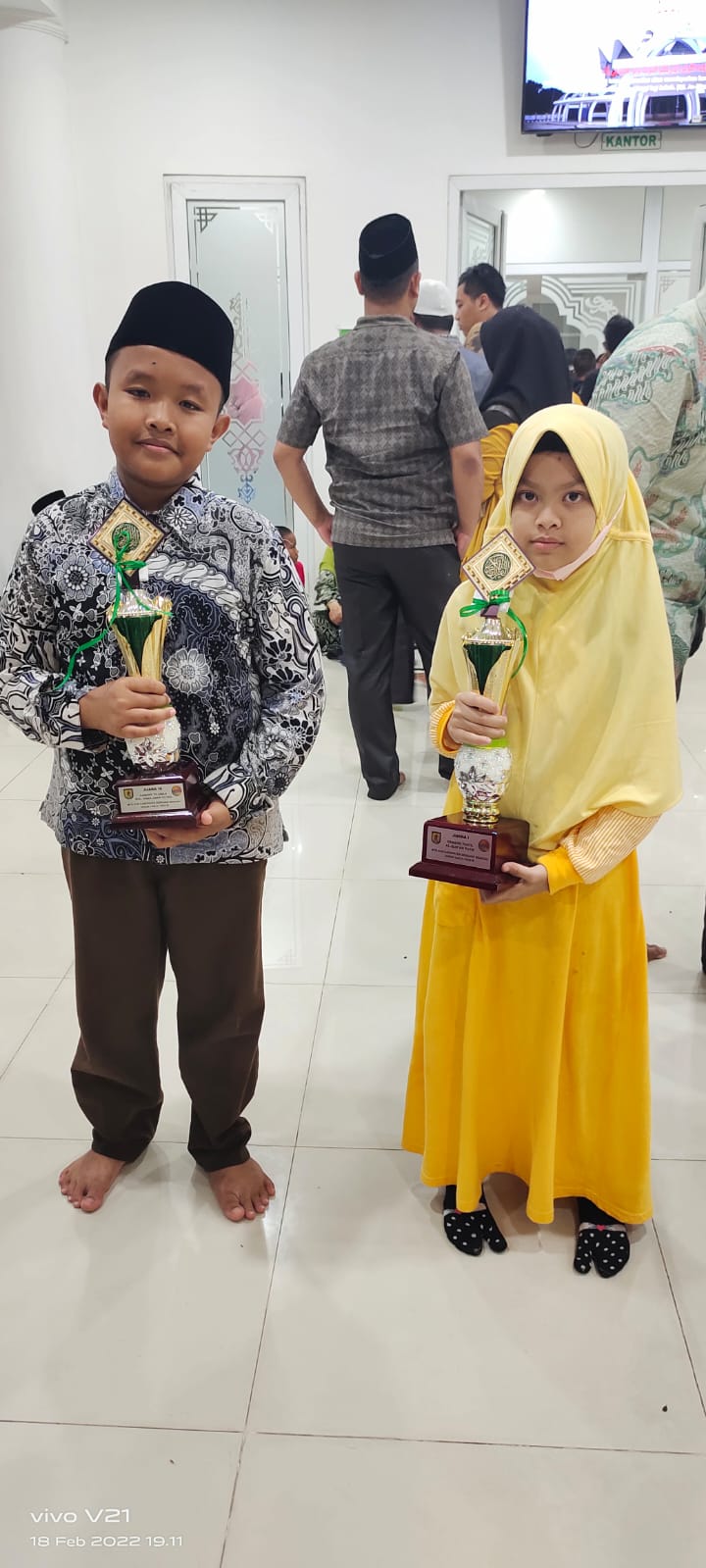 Beberapa Siswa/Siswi dan santri rumah Tahfizd Yayasan Pendidikan (Yaspen) Ummi A'yuni Desa Melati II Kecamatan Perbaungan yang meraih sejumlah juara dalam MTQ Tingkat Kabupaten Serdang Bedagai.