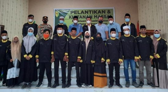 Bupati Sergai Darma Wijaya (belakang empat dari kiri) di abadikan bersama pengurus PERMAIS yang baru dilantik.