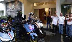 Wakil Gubernur (Wagub) Sumut Musa Rajekshah melepas keberangkatan Xmax Owner Sumatera (XOS) di Sumatera Utara (Sumut) yang akan berpetualang ke Riau hingga puncaknya Sumatera Barat (Sumbar) untuk melakukan deklarasi XOS, di Rumah Dinas Wagub, Jalan Teuku Daud, Medan, Kamis (24/2).