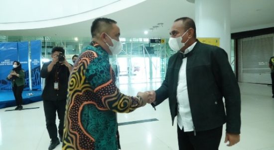 Gubernur Sumatera Utara (Sumut) Edy Rahmayadi memenuhi undangan dari Presiden Indonesia Joko Widodo untuk hadir di Ibu Kota Negara (IKN) Nusantara. Gubernur Edy Rahmayadi tiba di Bandara Udara International Aji Panggeran Tumenggung Samarinda, Kaltim, Minggu (13/03/2022)
