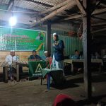 Ustadz Ali Jamasi Gulo saat menyampaikan ceramah di depan IPNU/IPPNU Palas dan kaum muslimin Desa Handio. Terlihat paling kiri Ketua IPNU Palas, Hamdan, S.Pd.