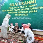 Ketua TP PKK Sumut Nawal Lubis menghadiri Silaturahmi Pengajian Sejuta Umat dan Tepung Tawar Ibu-Ibu Forkopimda Provinsi Sumut tahun 2022 yang diselenggarakan di Rumah Dinas Kajati Sumut, Jalan Listrik, Medan, Rabu (16/3/2022).