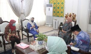 Ketua Tim Penggerak (TP) Pemberdayaan Kesejahteraan Keluarga (PKK) Sumatera Utara (Sumut) Nawal Lubis menerima audiensi Pengurus Yayasan Thalassaemia Indonesia (YTI) Sumut, di Rumah Dinas Gubernur Sumut, Jalan Jenderal Sudirman Nomor 41 Medan, Jumat (18/3).