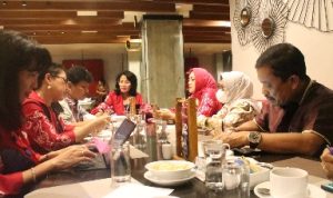 Staf Ahli Gubernur Bidang Hukum, Politik dan Pemerintahan Binsar Situmorang mengikuti rapat teknis persiapan W20 Summit Danau Toba 2022, yang berlangsung di sela rangkaian plenary event ketiga W20, di Rattan Inn Banjarmasin, Kalimantan Selatan, Rabu (23/3).