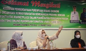 Ketua TP-PKK Provinsi Sumut Nawal Lubis didampingi Kepala DInas Pemberdayaan Perempuan dan Perlindungan Anak (PPPA) Nurlela, menghadiri dan meresmikan acara Workshop Peningkatan Pemasaran Produk Pada Toko Online Perempuan Sumatera Utara, di Lantai 2 Grand City Hall Medan, Kamis (31/03).