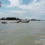 Pukat trawl yang dibakar diperairan Pantai Kuala Sialang Buah