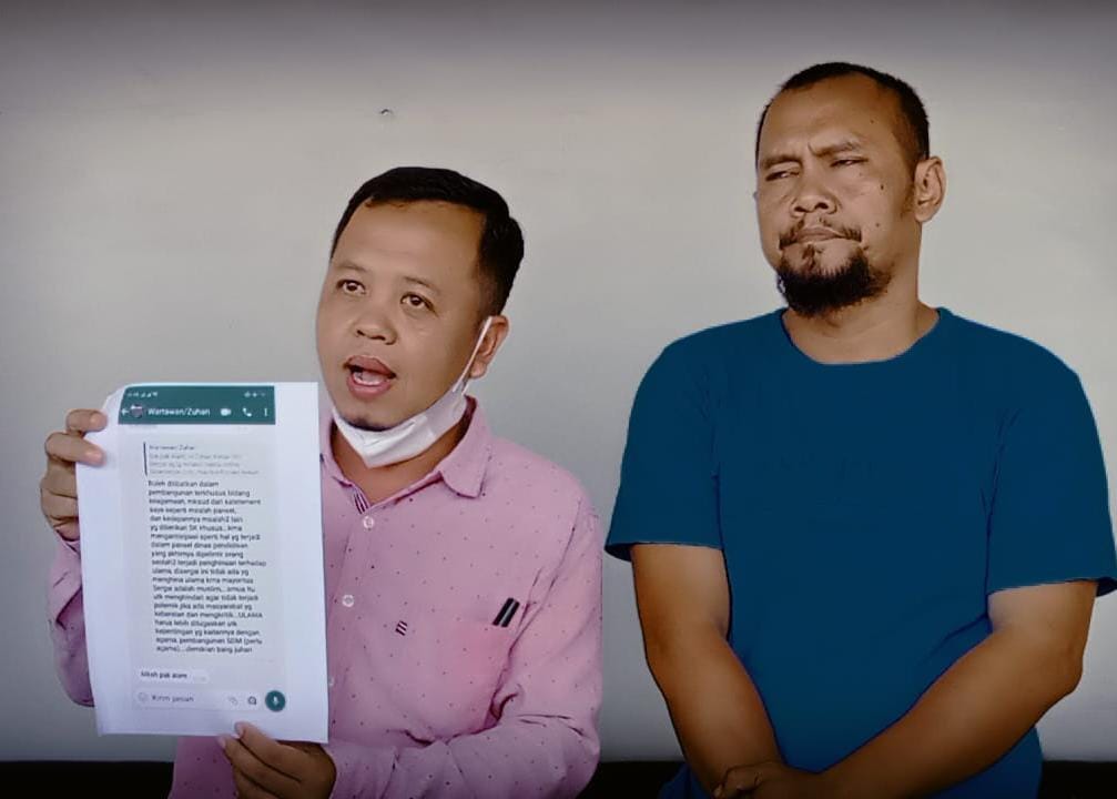 Alamsyah,SH (kiri) bersama kliennya Yuka.