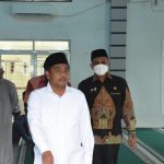Bupati Sergai H Darma Wijaya bersama Wabup H Adlin Tambunan saat kegiatan safari Jum'at di di Masjid Taufiq Hidayah Desa Pekan Tanjung Beringin.( Fhoto Humas / Mitanews.co.id)