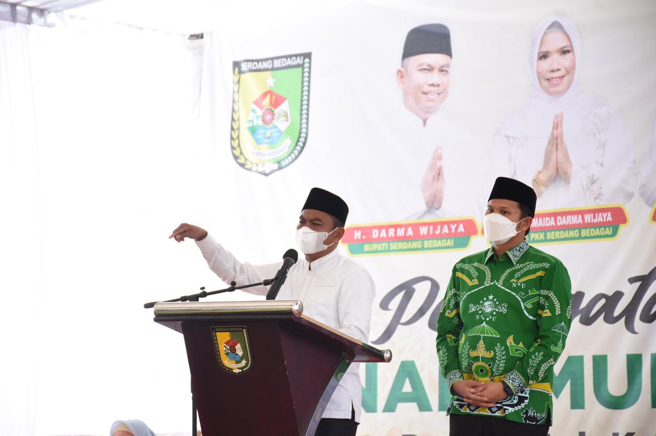 Bupati Sergai H. Darma Wijaya dan Wabup H. Adlin Umar Yusri Tambunan menghadiri peringatan Isra Mi'raj Nabi Muhammad SAW di Masjid Taqwa, Dusun VII, Desa Pulau Gambar Kecamatan Serba Jadi, Kamis (10/3/2022).