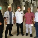 Fungsionaris Badan Kemakmuran Masjid (BKM) Agung Medan, Jumat (11/3) meninjau berbagai fasilitas dan kondisi riel Masjid baru tersebut bersama pihak pelaksana pembangunan