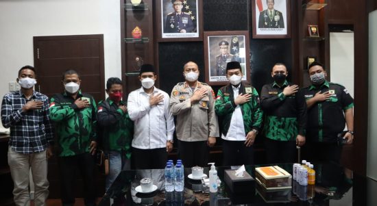 Kapolres Sergai AKBP Ali Machfud diabadikan bersama pengurus GPK Sumut usai pertemuan.