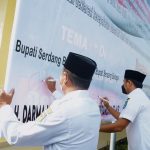 Bupati Sergai Darma Wijaya dan Wabup Adlin Tambunan turut membubuhkan tandatangan dalam penandatanganan Pakta Integritas Deklarasi Pemilihan Kepala Desa (Pilkades) Damai di Kabupaten Sergai.(Photo: Humas/Mitanews.co.id ).