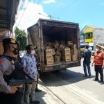 Personel Polres Padang Sidempuan mengawal ketat pendistribusian minyak goreng.