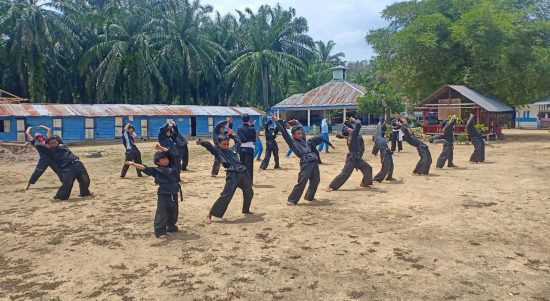 Dua rayon atlet Pencak silat sedang melakukan latihan gabungan PSHT , Yaitu Rayon SMK Negeri 1 Palas dan rayon Pesantren Al ansor Desa Batangbulu kec. Barsel