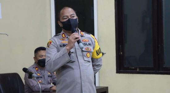 Kapolres Sergai AKBP Ali Machfud memberikan arahan terkait pengamanan Pilkades serentak.