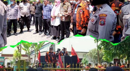 Ketua DPRD Sergai dr Riski Ramadhan Hasibuan (atas tengah) menerima aksi damai MPC Pemuda Pancasila Sergai terait statement Romo HR Muhammad Syafi'i di akun FB Riski Center.