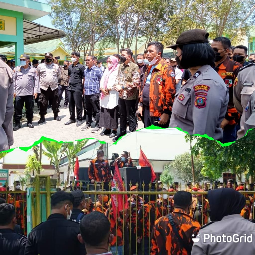 Ketua DPRD Sergai dr Riski Ramadhan Hasibuan (atas tengah) menerima aksi damai MPC Pemuda Pancasila Sergai terait statement Romo HR Muhammad Syafi'i di akun FB Riski Center.