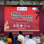 Gubernur Sumatera Utara (Sumut) Edy Rahmayadi dipakaikan pakaian adat Nias Selatan. Turut serta Bupati Nias Selatan Hilarius Duha, Bupati Nias Utara Amizaro Waruwu, Bupati Nias Barat Khenoki Waruwu, Bupati Nias Yaatulo Gulo, Anggota DPRD Sumut Thomas Dachi, pada pembukaan Pra Musyawarah Rencana Pembangunan (Musrenbang) Rencana Kerja Pemerintah Daerah (RKPD) Sumut tahun 2023 Zona Kepulauan Nias di Walo Green House, Desa Bawonifaoso, Kecamatan Teluk Dalam Nias Selatan, Senin (7/3).