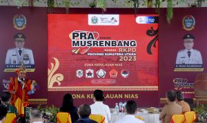 Gubernur Sumatera Utara (Sumut) Edy Rahmayadi dipakaikan pakaian adat Nias Selatan. Turut serta Bupati Nias Selatan Hilarius Duha, Bupati Nias Utara Amizaro Waruwu, Bupati Nias Barat Khenoki Waruwu, Bupati Nias Yaatulo Gulo, Anggota DPRD Sumut Thomas Dachi, pada pembukaan Pra Musyawarah Rencana Pembangunan (Musrenbang) Rencana Kerja Pemerintah Daerah (RKPD) Sumut tahun 2023 Zona Kepulauan Nias di Walo Green House, Desa Bawonifaoso, Kecamatan Teluk Dalam Nias Selatan, Senin (7/3).