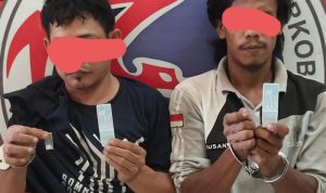 Pengedar dan pemakai Narkotika jenis sabu dicokok Polres Palas sedang menjalani pemeriksaan diruang Satresnarkoba.