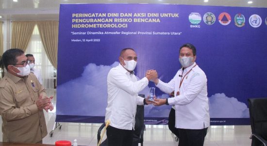 Gubernur Sumatera Utara (Sumut) Edy Rahmayadi menghadiri Seminar Dinamika Atmosfer Regional Provinsi Sumatera Utara untuk pengurangan risiko bencana hidrometeorologi yang diselenggarakan oleh BMKG Wilayah I Medan di Aula Tengku Rizal Nurdin, Rumah Dinas Gubernur Jalan Sudirman Nomor 41 Medan, Selasa (12/04)