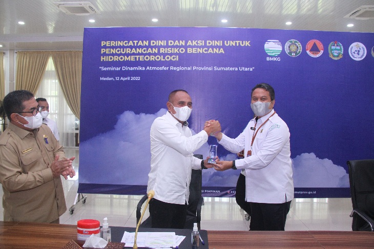 Gubernur Sumatera Utara (Sumut) Edy Rahmayadi menghadiri Seminar Dinamika Atmosfer Regional Provinsi Sumatera Utara untuk pengurangan risiko bencana hidrometeorologi yang diselenggarakan oleh BMKG Wilayah I Medan di Aula Tengku Rizal Nurdin, Rumah Dinas Gubernur Jalan Sudirman Nomor 41 Medan, Selasa (12/04)