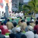 Gubernur Sumut Edy Rahmayadi berbuka puasa bersama Jaringan Pemuda dan Remaja Masjid Indonesia (JPRMI) dan Forum Da'i dan Ustaz Muda (FODIUM) di halaman Rumah Dinas Gubernur Sumut, Jalan Sudirman No. 41 Medan, Minggu (17/4/2022). Turut sebagai penceramah pada kegiatan ini, Ustaz Muzammil Hasballah