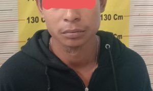 Tersangka HP alias Tokek bersama barang bukti narkotika jenis sabu seberat brutto 104 gram diamankan.