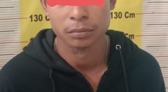 Tersangka HP alias Tokek bersama barang bukti narkotika jenis sabu seberat brutto 104 gram diamankan.