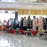 Gubernur Sumatera Utara (Sumut) Edy Rahmayadi didampingi Ketua TP PKK Provinsi Sumut Nawal Lubis menghadiri secara daring Pelaksanaan Peringatan Hari Kartini Tahun 2022, serta pemberian penghargaan kepada Perempuan Berjasa dan Berprestasi di Aula Tengku Rizal Nurdin Jalan Jenderal Sudirman Nomor 41 Medan, Kamis (21/4).