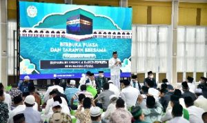 Gubernur Sumatera Utara (Sumut) Edy Rahmayadi melaksanakan buka puasa 21 Ramadan 1443 H serta Salat Maghrib bersama Pengurus Majelis Ulama Indonesia (MUI) se Sumut di Aula Tengku Rizal Nurdin, Rumah Jabatan Gubernur Sumut, Jalan Sudirman Medan, Sabtu (23/4/2022)
