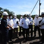 Gubernur Sumut Edy Rahmayadi didampingi Kadis Kehutanan Sumut Herianto, Kadis Perkebunan Lis Handayani Siregar dan Plt Dirut PT Perkebunan Sumatera Utara (PSU) Hidayat meninjau Pabrik Kelapa Sawit PT PSU di Simpang Gambir, Kecamatan Lingga Bayu, Kabupaten Mandailingnatal, Rabu (27/4).