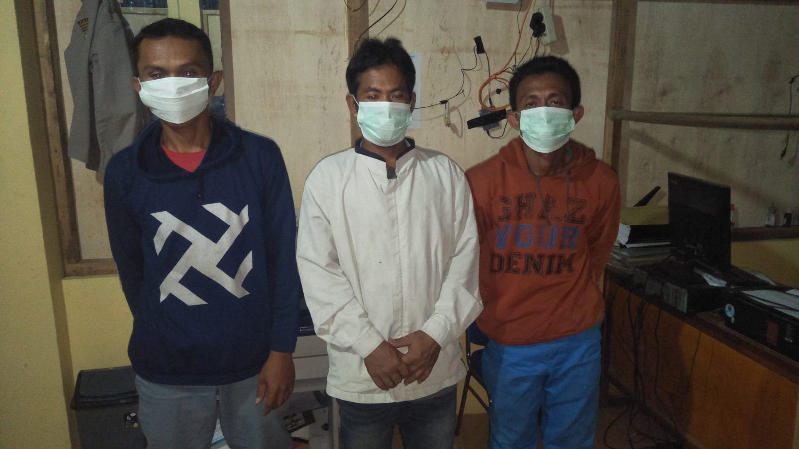 Ketiga pelaku pencuri 27 plat aluminium di PT Bandar Sumatera diamankan di Mapolsek Kotarih.