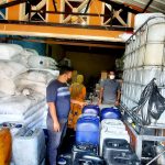 Personel Polres Padangsidimpuan tampak menyambangi dan mengecek langsung ketersediaan minyak goreng di sejumlah tempat usaha.