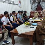 Bupati Sergai H. Darma Wijaya menerima audiensi Yayasan Istana Harta Lima Penjuru (YIHLP), di ruang kerjanya, Kompleks Kantor Bupati Sergai, Sei Rampah, Selasa (5/4/2022).