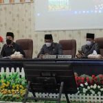 Ketua Sergai, dr. M. Riski Ramadhan Hasibuan (dua dari kiri) memimpin rapat paripurna DPRD Sergai bertempat Ruang Rapat Paripurna DPRD di Sei Rampah, Rabu (6/4/2022) sore.