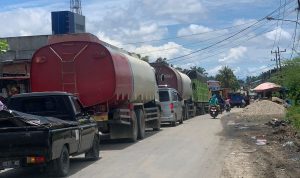 Situasi terkini dampak badan jalisum yang ambruk , terjadi antiran serta kemacetan panjang.