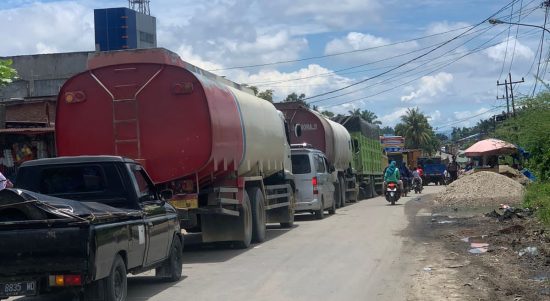 Situasi terkini dampak badan jalisum yang ambruk , terjadi antiran serta kemacetan panjang.