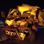 Kondisi truk Coltdiesel mengalami ringsek dibagian depan akibat Laka lantas usai ditabrak sebuah truk tronton yang meninggalkan lokasi kejadian.
