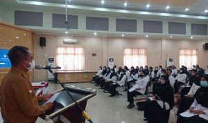 Bupati Sergai Darma Wijaya memberikan arahan dalam Pembekalan Pelaksanaan Pelatihan Dasar (Latsar) Tahun Anggaran 2022 bagi CPNS di Lingkungan Pemerintahan Kabupaten (Pemkab) Sergai Tahun 2019, bertempat di Aula Sultan Serdang.(Photo: AR.Manik/Mitanews.co.id )