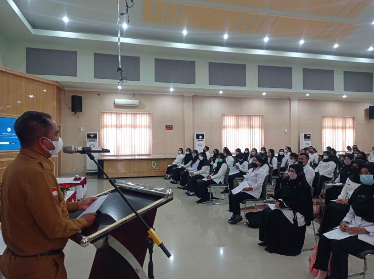 Bupati Sergai Darma Wijaya memberikan arahan dalam Pembekalan Pelaksanaan Pelatihan Dasar (Latsar) Tahun Anggaran 2022 bagi CPNS di Lingkungan Pemerintahan Kabupaten (Pemkab) Sergai Tahun 2019, bertempat di Aula Sultan Serdang.(Photo: AR.Manik/Mitanews.co.id )