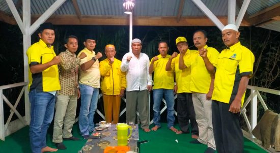 Ketua Dewan Pertimbang Partai Golkar Palas bersama Pengurus Harian dan PK foto bersama