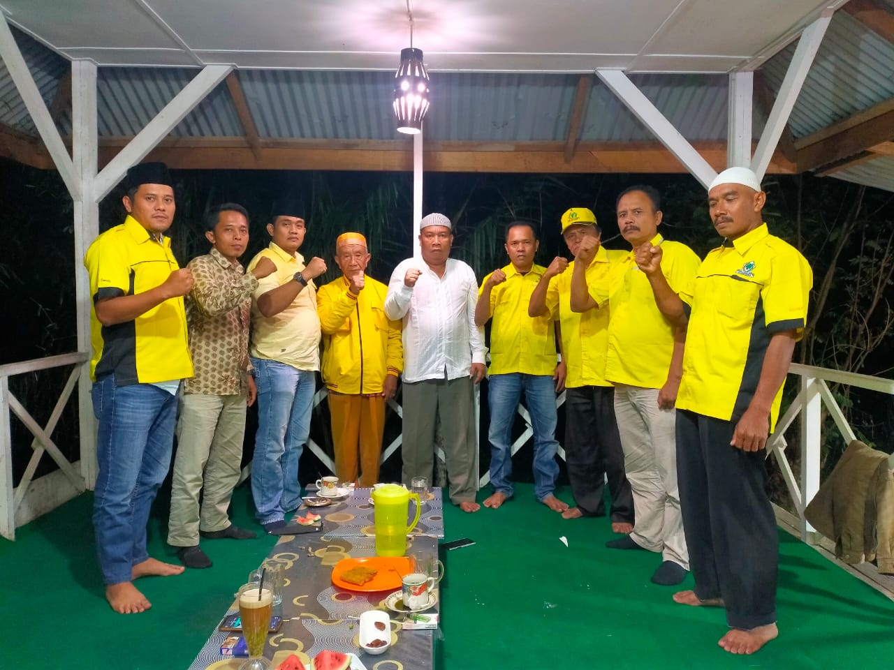 Ketua Dewan Pertimbang Partai Golkar Palas bersama Pengurus Harian dan PK foto bersama