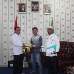 Seorang Mahasiswa STAI -BR Sibuhuan jurusan Pendidikan Guru Madrasah Ibtidaiyah menerima bantuan beasiswa dari Kemenag Palas